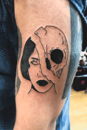 Lady and skull tattoo. Feel free to follow my instagram page for available designs:JorgeZ.Art thanks for looking.