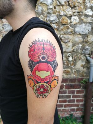 My first Tattoo, done by Mrs Popsicle at Peau d'âme Tattoo in Rouen, France. It represents Samus from Metroid with a metroid larva and mother brain