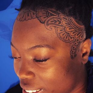 Tatuajes femeninos - Tatuaje patrón por Kandace Layne #KandaceLayne #FemaleTattooers #ladytattooers #ladytattooartist #femaletattooartist #ornamental #linework #dotwork #pattern #scalp #head