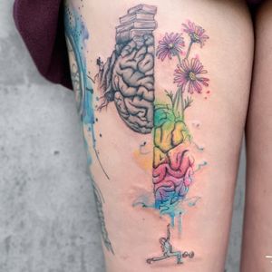 Conney wanted to express the 2 sides of our brain and its functions with her hobbies “hiking, reading, yoga and weight lifting 🏋️‍♀️ “ Thank you conney for your trust ❤️ #amsterdamtattoo #tattooamsterdam #watercolortattoo #tattoohysteria #hossam_hysteria #graphictattoo #tatt #inkedgirls #inkedmag