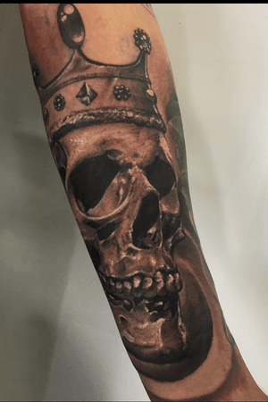 Skull realizado en chile #tattooartist #skull #skulltattoo #blackandgrey #blackandgreytattoo #inked #tattooart #sweden #stockholm #france #paris #chile #tatuaje 