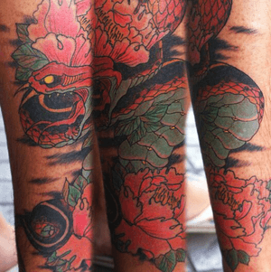 Peonies and snake tattoo (old work)citas y consultas en info@tattoomadrid.com y whatsapp al 640036355 #irezumi #nature #peony #japanesetattoo #snaketattoo #colorwork #