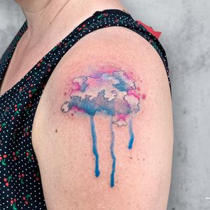 Clouds for liz ❤️☁️✨ liz waited 20 years until she made sure of what she want and then she choose me 🙏🏽 it’s such an honor, thank you liz for your trust ❤️🙏🏽#watercolortattoo #inkedmag #graphictattoo #inkedgirls #tattooamsterdam #amsterdamtattoo #cloudtattoo #tattoohysteriaamsterdam #tattoohysteria #hossam_hysteria