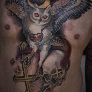 Hermoso tatuaje de Akuma Shugi #AkumaSHugi #beautifultattoos #beautifultattoo #beautiful #tattooidea #besttattoo #awesometattoo #cooltattoo #breast # belly #owl #cranie #star #neotraditional #moon