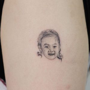 micro portrait tattoo #micro #microtattoo #portrait #portraittattoo #facetattoo #childeren #nyctattoo #fineline #tinytattoo #delicatetattoo