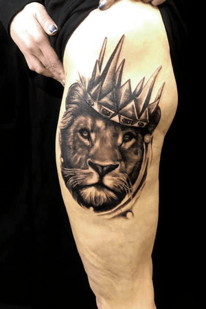 #lion #king #blackandgrey #blackandgreyrealism #realism #animalportrait #crown