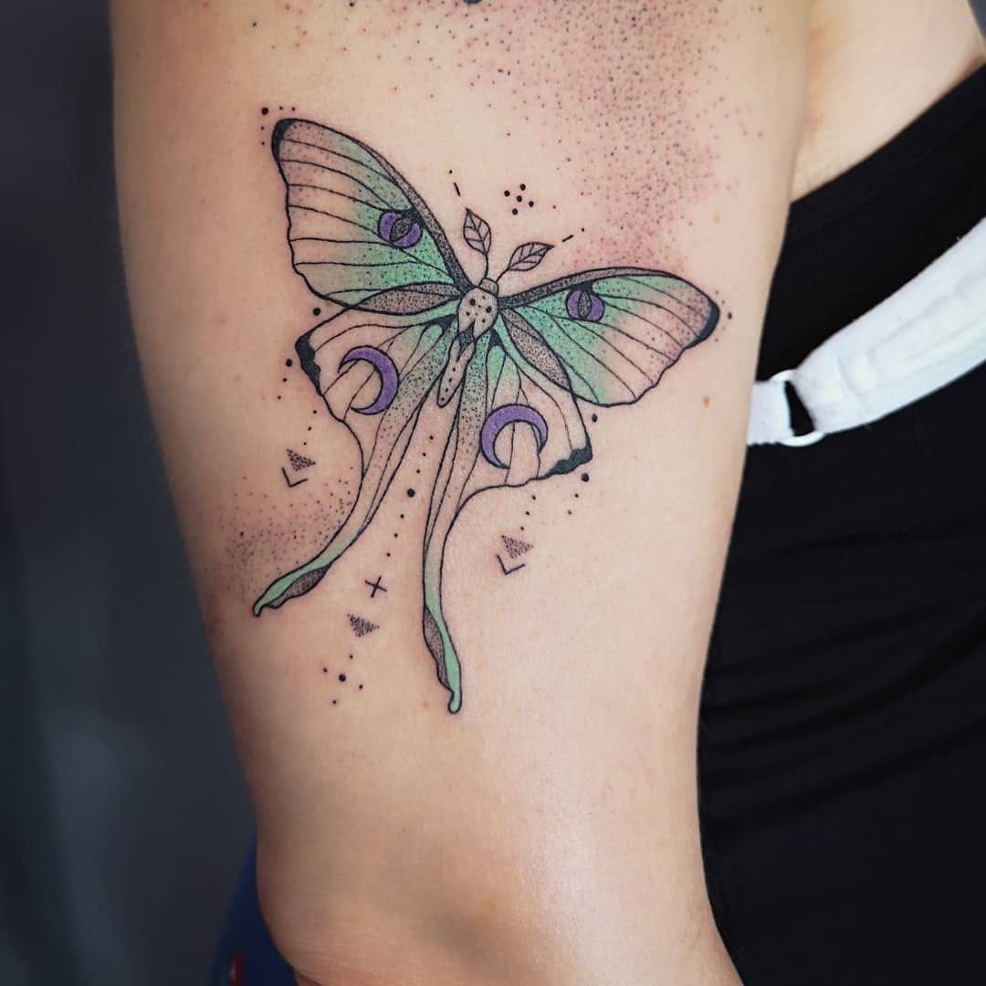 Hummingbird and moth by Kim White TattooNOW