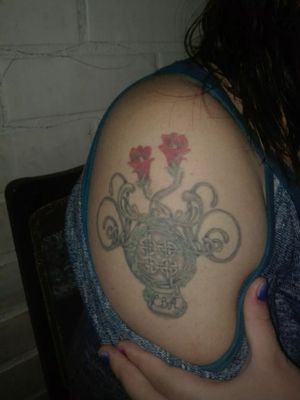 Es un tatuaje que me realizó Loreto Guajardo .. En honor a mi abuela marcando su etnia nórdica y mapuche