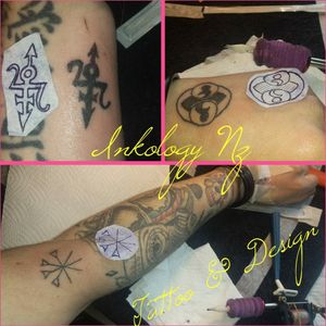 3 smalltattoos #symboltattoo #smalltattoos #smallink #tattooideas #tattooartist #linetattoo #alientattoo #astrologicalsigns #astrology