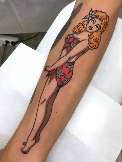 Pin up tattoo by La Dolores #LaDolores #TattoodoApp #TattoodoApptattooartist #tattooartist #tattooart #tattooidea #inspiringtattoo #besttattoo #awesometattoo #pinup #traditional #lady #color #arm