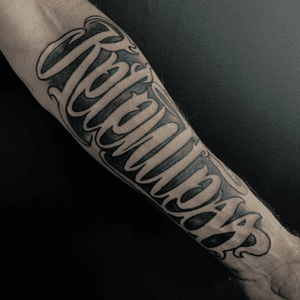 “Relentless” #script #lettering #blackandgrey #blackwork #tattoo