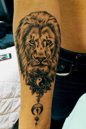 Lion #lion #mandala #yingyang #moon #blackandgrey #madrid #mexico #españa