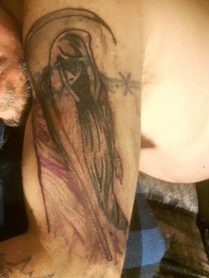 i like to document the process as i go along, to see the transformation and perhaps how i might do things dfrntly next time... this is a cover, which will have a full moon and clichè type creepy clouds coming out at the sides to cover the rest of his previous tattoo