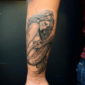 Rafa-Tattoo black and grey mermaid