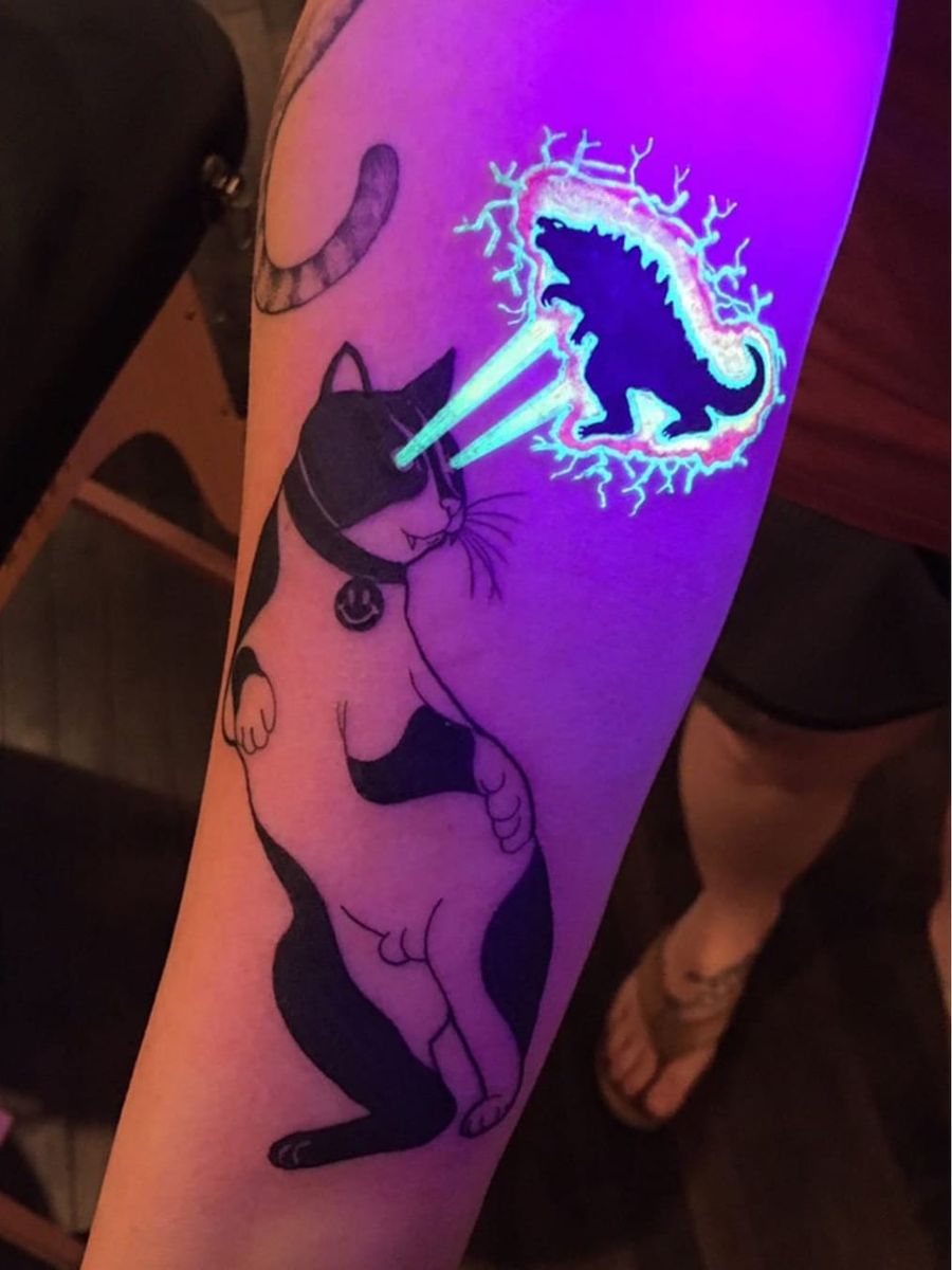 Татуировки светящиеся в темноте без ультрафиолета