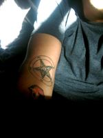 Tatoo.. De mi esposo Pentagrama satánico👿😍