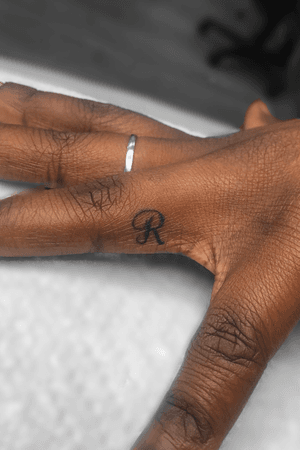 Finger tattoo letter R