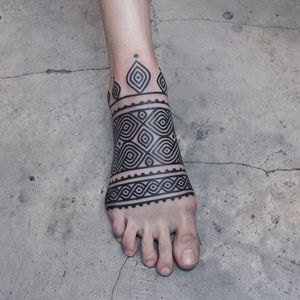 Good tattoo design by James Lau #JamesLau #goodtattoodesigns #goodtattoodesign #tattoodesign #besttattoo #foot #pattern #tribal #neotribal #dotwork #linework #ornamental #blackwork