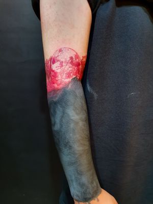 cover-up black arm + red moon