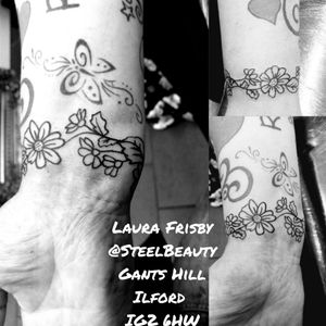 #lineworktattoo #linework #daisy #daisytattoo #daisychain #london #londontattooist #ilford #art #artist #tattooart #tattooartist #work #working #steelbeauty