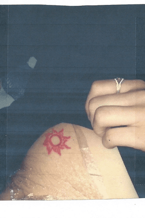 #tattoodesign#tattooartist#red#sun#handpoke#stencilHandpoke red Sun result