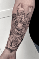 #tattoo #tattooed #ink #inked #tatuajes #bergentattoos #ytrearna #mechainktattoostudio #tatovering #bergen #bergentattoo #tattoonorway #tatoveringbergen #norwegiantattooers #scandinaviantattooers #norwegiantats #blackandgreytattoo #liontattoo #rosetattoo