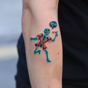 Skeleton tattoo by Zzizzi #Zzizzi #skeletontattoos #skeletontattoo #skeleton #bones #skull #death #anatomy #anatomical #handpoke #stickandpoke #raygun #gun #flower #arm