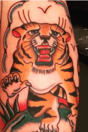 Upper inner arm tiger old school tattoo 