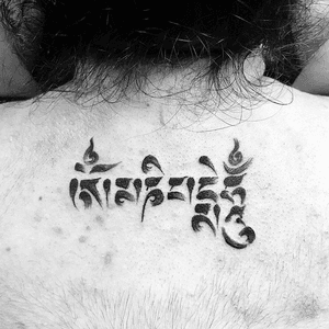 #nepal #calligraphy #calligraphytattoo #tattoo #happyaguest #ink #budapesttattoo #hungarytattoo #deadponytattoo #backtattoo #work #worktattoo ✍🏻🏔