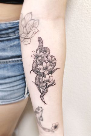 Snake and flower #snakeflowertattoo