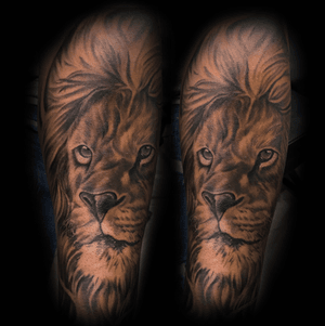 Heres a still picture of the lion i did. Request a consultation to book with me.😁👌 #lion #liontattoo #blackandgrey 