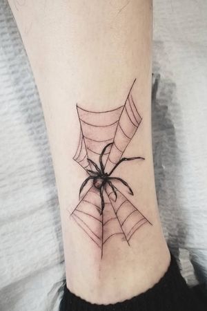 Black-widow with some freehand spider web