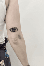 EYE b/g tattoo Via Cairoli 30(1ºpiano)Livorno Xinfo:📞0586/1753076 gianlucarondina@hotmail.it #drawing #tattooed #life #tattooartist #sketch #top #project #loveyourself #minimaltattoo #tattooflash #tattoomodel #lioness #double #art #instalike #eyes #women #liner #DESIGNER #loveyou #instalove #tattooing #minimalism #loveislove #eye