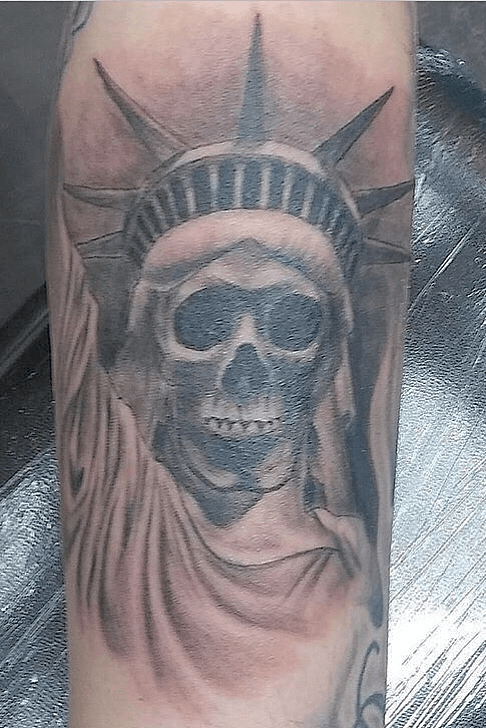 Single needle statue by Kane Navasard  Statue of liberty tattoo Liberty  tattoo Tattoos