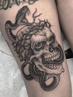 Gianluca Fusco will be creating a piece for The Tattoo Fan Club produced by Stef Bastian #TheTattooFanClub #StefBastian #tattooart #Japanesefan #charityfundraiser #GianlucaFusco #skull #snake #leg #blackandgrey