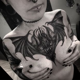 Tatuaje de arte oscuro de Leny Tusfey