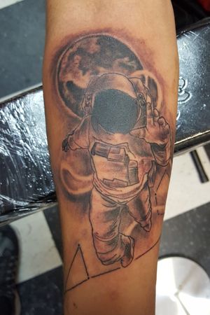 #astronauttattoos #astronaut #blackandgrey #tattooartist 