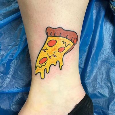 #pizza #pizzatattoo #crazytattoo #smiletattoo #foodtattoo #colortattoo #calf #calftattoo #budapesttattoo #hungarytattoo #deadponytattoo @abarabra 🍕😋😂🙈