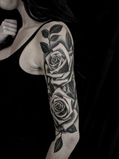 Realistic roses