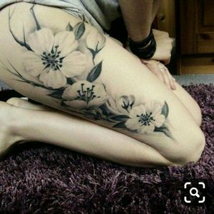 Flower thigh tat