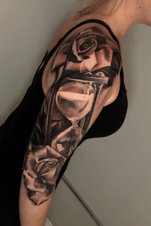 Hour glass and roses #roses#hourglass#girltattoo#Blackandgrey appts at markoartist.com 