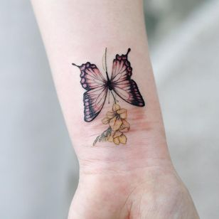 Tatuaje de mariposa de Tattooist Valley #TattooistDal #butterfly tattoo #butterfly tattoos #butterfly # moth #wings #insect #naturaleza #flower #flowers #plant #arcoverup #arm