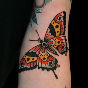 Tatuaje de mariposa por Alex Zampirri #AlexZampirri