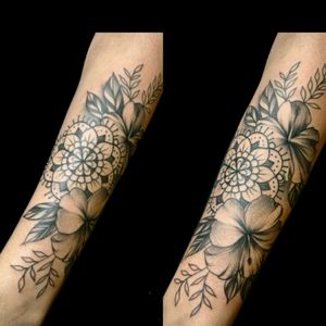 Tattoo de hoy.. #tattoo #inked #ink #flowers #mandala #mandalatattoo #flowerstattoo #blackandgrey #blackwork #dotwork #puntillismo #whipeshading #whipeshadingtattoo #luchotattoo #luchotattooer #pergamino 