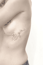 FLOWER b/g tattoo Via Cairoli 30(1ºpiano)Livorno Xinfo:📞0586/1753076 gianlucarondina@hotmail.it #drawing #tattooed #life #tattooartist #sketch #top #project #loveyourself #minimaltattoo #tattooflash #tattoomodel #flower #botanical #art #instalike #surreal #women #liner #DESIGNER #venice #instalove #tattooing #minimalism #loveislove 
