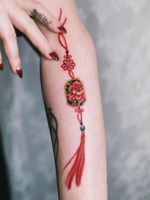 Red peony norigae flowing on her arm #tattoo #norigaetattoo #fantattoo #peonytattoo #colortattoo #flowertattoo #tattooistsion