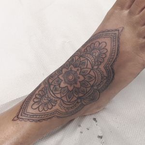 Henna inspired mandala foot pieceIncredible sit thanks Cristina!#mandala #hennatattoo #dotworktattoo #dotwork #foottattoo 