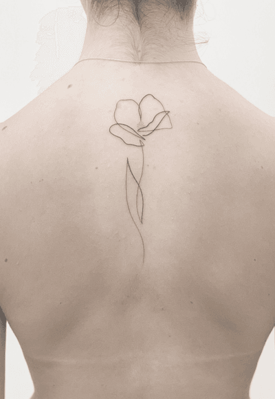 POPPY FLOWER b/g tattoo Via Cairoli 30(1ºpiano)Livorno Xinfo:📞0586/1753076 gianlucarondina@hotmail.it #drawing #tattooed #life #tattooartist #sketch #top #project #loveyourself #minimaltattoo #tattooflash #tattoomodel #flower #botanical #art #instalike #surreal #women #liner #DESIGNER #venice #instalove #tattooing #minimalism #loveislove #poppy