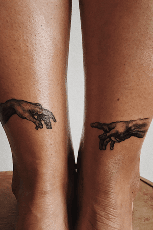 Those arms, that touch #arm #Michelangelo #touch #legtattoo #Black 