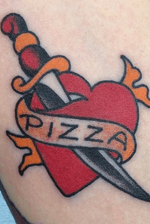 #pizza #mom #classictattoos #momtattoo #traditional #traditionaltattoo #traditionaltattoos #heartdagger 